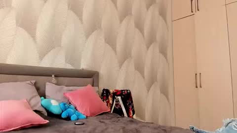 Mika online show from 09-20-25, 02:45