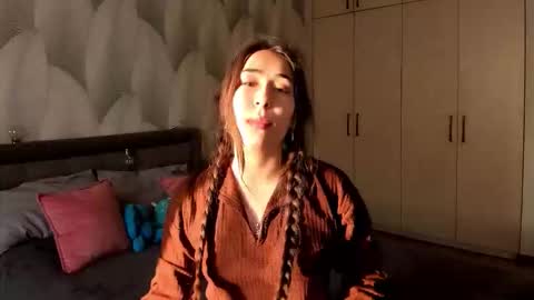 Mika online show from 10-20-25, 02:01