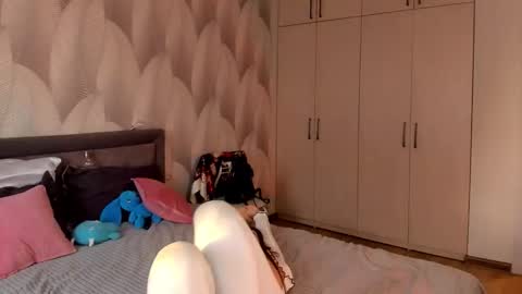 Mika online show from 11-01-25, 02:02