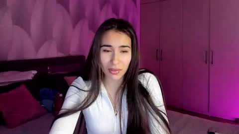 Mika online show from 11-04-25, 01:48