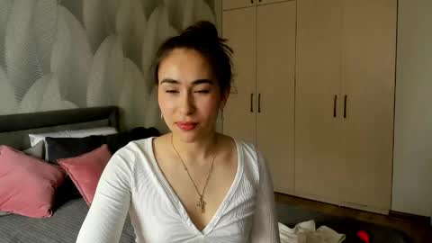 Snapshot of shy_bambiii chatting on 05-30-26, 05:15 Mika online show from 05-30-26, 05:15
