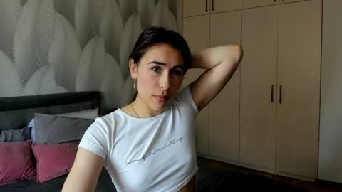 Snapshot of shy_bambiii chatting on 06-15-26, 06:15 Mika online show from 06-15-26, 06:15
