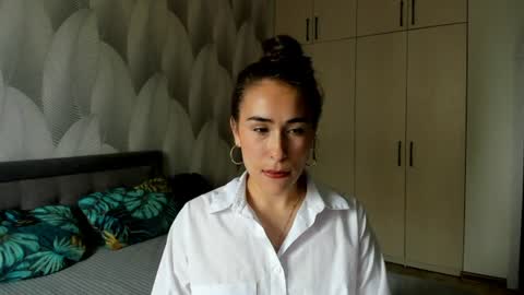 Snapshot of shy_bambiii chatting on 07-28-26, 06:42 Mika online show from 07-28-26, 06:42