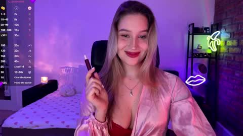 Snapshot of shy_bee chatting on 12-22-25, 12:18 Alice online show from 12-22-25, 12:18