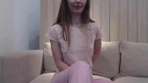 shy_schoolgirl_ online show from 03-03-25, 04:24