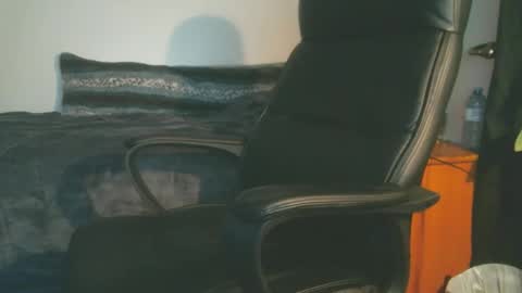 Snapshot of shyboyhugecum2020 chatting on 11-18-25, 04:17 shyboyhugecum2020 online show from 11-18-25, 04:17