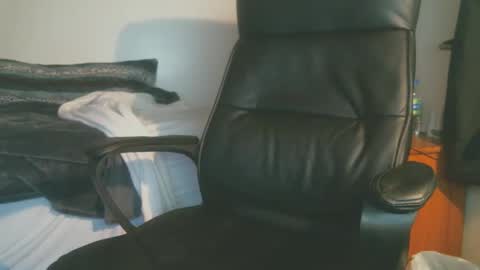 Snapshot of shyboyhugecum2020 chatting on 12-15-25, 04:28 shyboyhugecum2020 online show from 12-15-25, 04:28