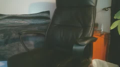 Snapshot of shyboyhugecum2020 chatting on 12-17-25, 04:07 shyboyhugecum2020 online show from 12-17-25, 04:07