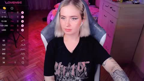 Effie online show from 12-20-24, 05:29