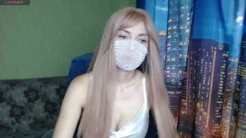 Snapshot of shynesssophie chatting on 07-04-26, 07:03 Sophie 3 online show from 07-04-26, 07:03