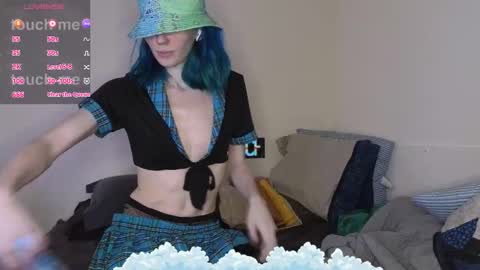 Snapshot of shyohiogirl chatting on 03-17-26, 04:54 Hippie online show from 03-17-26, 04:54