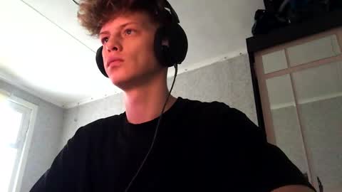 Snapshot of shyredstar chatting on 02-06-25, 04:31 Tom and Betty online show from 02-06-25, 04:31