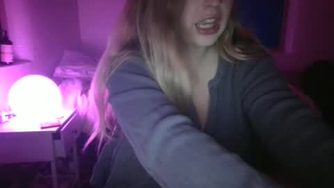shyspacegirlie online show from 10-22-25, 05:52
