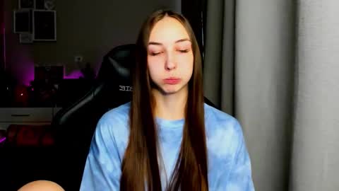 Snapshot of sia0610 chatting on 10-04-25, 03:04 SIA online show from 10-04-25, 03:04