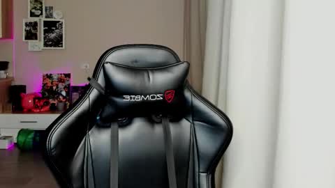 Snapshot of sia0610 chatting on 11-23-25, 01:49 SIA online show from 11-23-25, 01:49