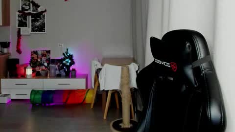 Snapshot of sia0610 chatting on 01-12-26, 02:28 SIA online show from 01-12-26, 02:28