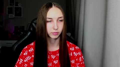 Snapshot of sia0610 chatting on 02-10-26, 12:20 SIA online show from 02-10-26, 12:20