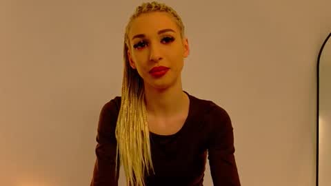 Snapshot of sia_a chatting on 12-20-25, 09:38 Anastasia online show from 12-20-25, 09:38