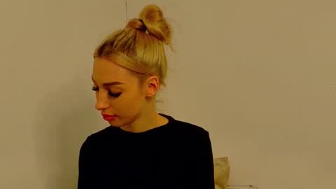 Snapshot of sia_a chatting on 01-11-26, 12:54 Anastasia online show from 01-11-26, 12:54