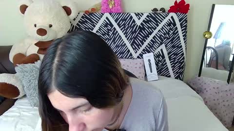 Snapshot of sia_jones chatting on 04-13-26, 12:32 Sia online show from 04-13-26, 12:32
