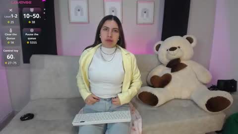 Snapshot of sia_wattson chatting on 11-18-25, 10:36 Sia online show from 11-18-25, 10:36