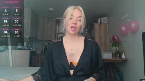 Snapshot of siberian_girl_ chatting on 05-17-26, 09:17 Eva online show from 05-17-26, 09:17