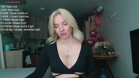 Snapshot of siberian_girl_ chatting on 05-24-26, 06:40 Eva online show from 05-24-26, 06:40