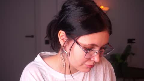 Snapshot of sibylsweeting chatting on 01-10-26, 04:53 Semi online show from 01-10-26, 04:53