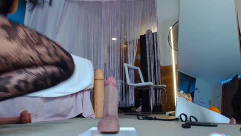 Snapshot of siclianprincess chatting on 12-13-24, 08:37 Miss Meadow Gotti Romano online show from 12-13-24, 08:37