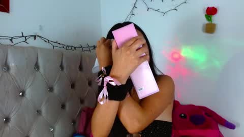 Snapshot of sienna_lorens chatting on 01-06-26, 01:15 Amber online show from 01-06-26, 01:15