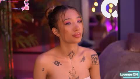 Sienna online show from 10-28-25, 06:43