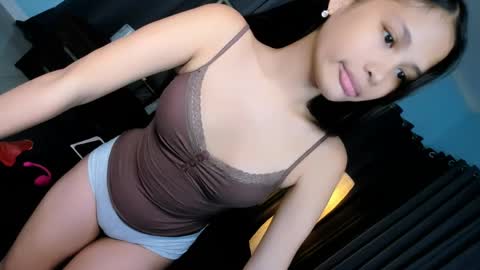 Snapshot of sierracoxriches chatting on 04-21-26, 06:31 Belle online show from 04-21-26, 06:31