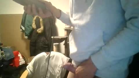 Snapshot of sijmen372936 chatting on 10-21-25, 12:00 sijmen online show from 10-21-25, 12:00