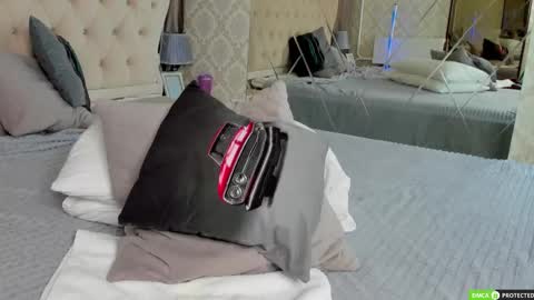 SilasCollins online show from 10-15-25, 04:01