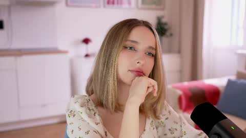 Snapshot of silent_chill chatting on 05-30-26, 01:19 Chilli online show from 05-30-26, 01:19