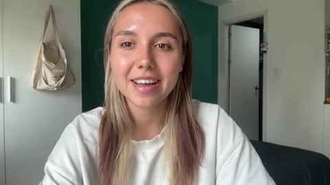 You fav Miss Si online show from 03-23-26, 09:13