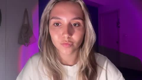 You fav Miss Si online show from 03-28-26, 11:54