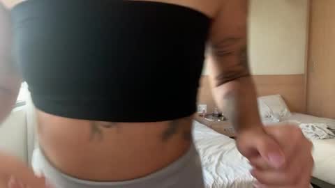 You fav Miss Si online show from 04-14-26, 09:15