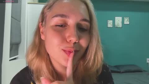 Snapshot of silicia_lu chatting on 06-25-26, 02:21 You fav Miss Si online show from 06-25-26, 02:21