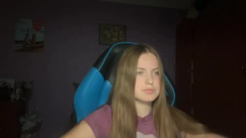 Snapshot of silksinner_ chatting on 03-31-26, 06:19 Erica online show from 03-31-26, 06:19