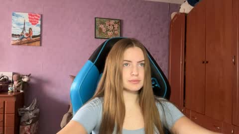 Snapshot of silksinner_ chatting on 04-01-26, 07:09 Erica online show from 04-01-26, 07:09