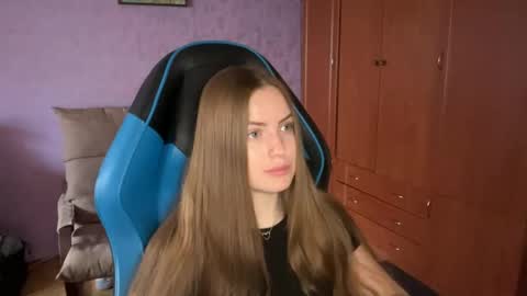 Snapshot of silksinner_ chatting on 05-29-26, 10:13 Erica online show from 05-29-26, 10:13