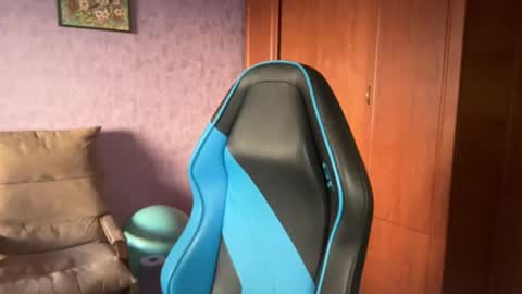 Snapshot of silksinner_ chatting on 06-01-26, 04:20 Erica online show from 06-01-26, 04:20