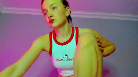 Snapshot of silky_huzelnut chatting on 11-25-25, 09:09 Mila online show from 11-25-25, 09:09