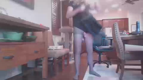 Snapshot of silkylvr chatting on 10-10-25, 03:00 Silkylvr Crossdresser online show from 10-10-25, 03:00