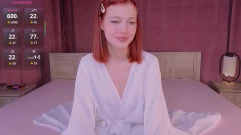 Snapshot of silly___woman chatting on 12-21-25, 02:02 silly___woman online show from 12-21-25, 02:02