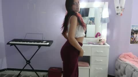 Snapshot of silvanaroberts_ chatting on 09-21-25, 06:59 Rouse online show from 09-21-25, 06:59