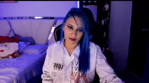 Snapshot of silver_jinx chatting on 01-02-25, 11:06 powder online show from 01-02-25, 11:06