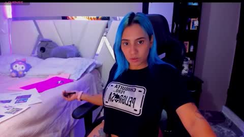 Snapshot of silver_jinx chatting on 02-07-26, 01:31 powder online show from 02-07-26, 01:31