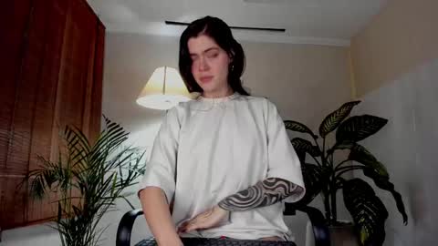 Snapshot of silverhase1 chatting on 11-22-25, 01:04 silverhase1 online show from 11-22-25, 01:04